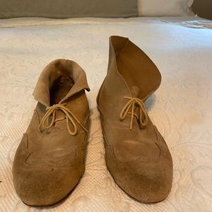 Size 9 Wolverine suede boot/flat.